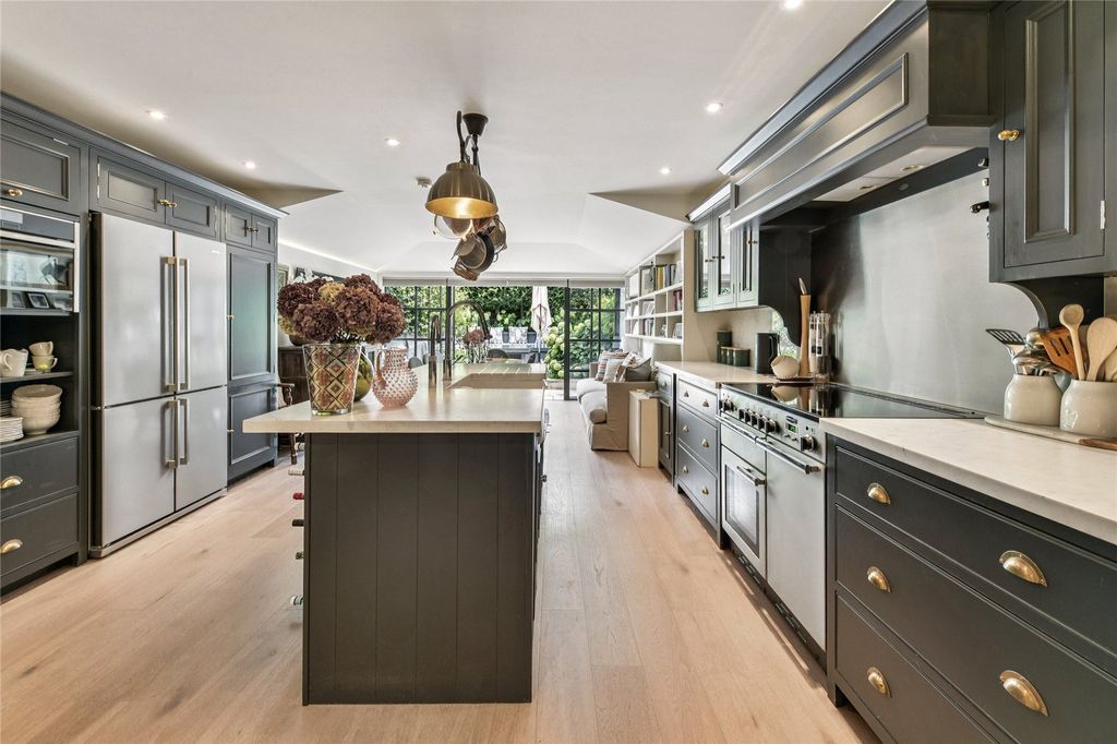 Property photo 2 of 12 Kitchen