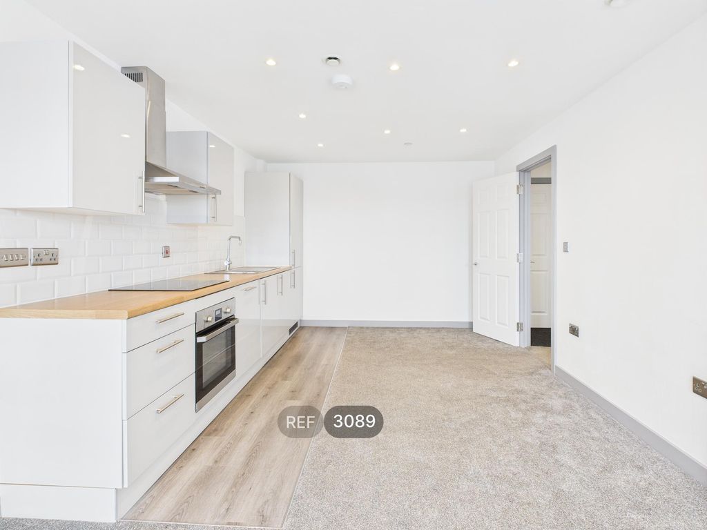 Property photo 2 of 16 Kitchen / Living Area