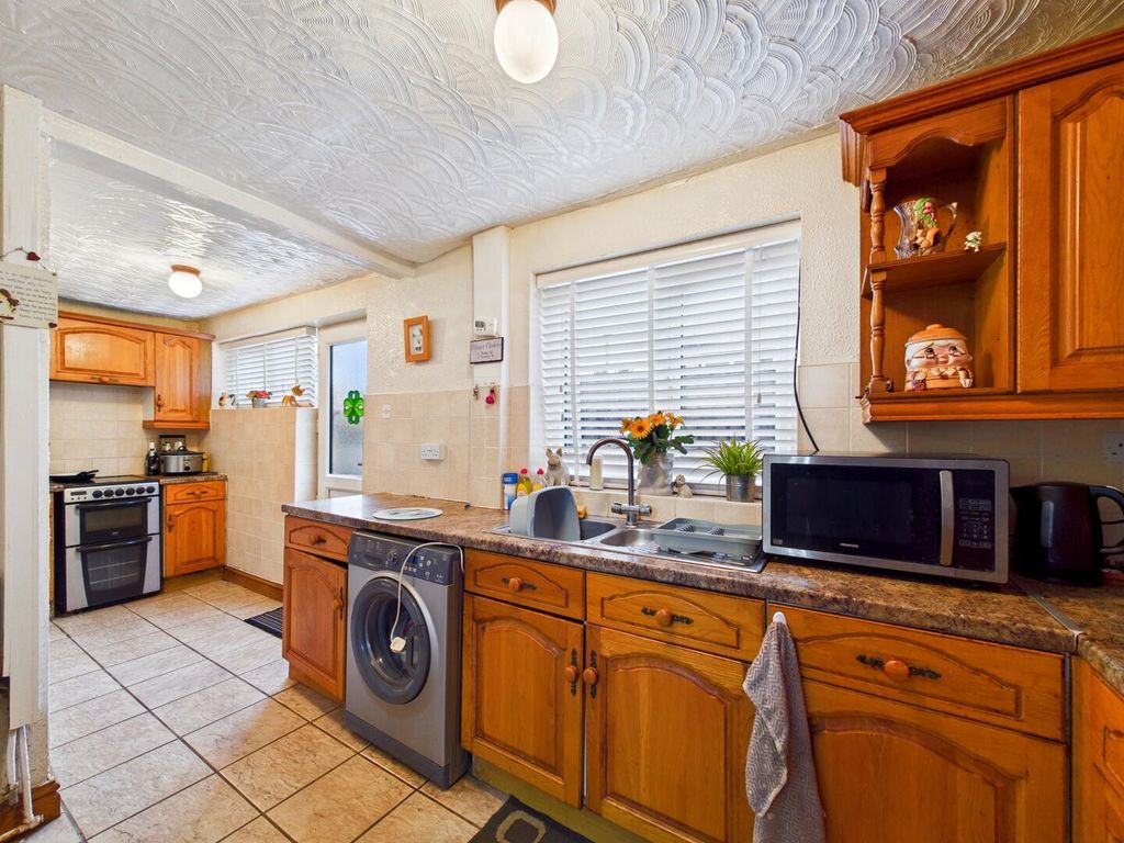 Property photo 3 of 14 Kitchen