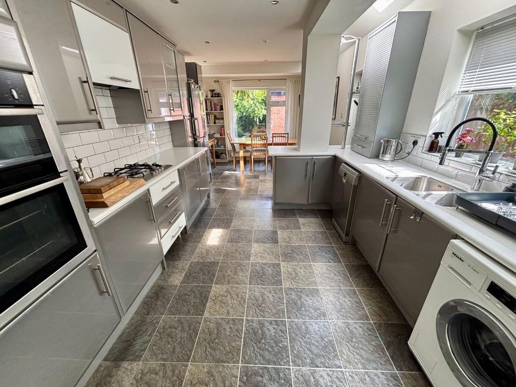 Property photo 3 of 20 Dining Kitchen