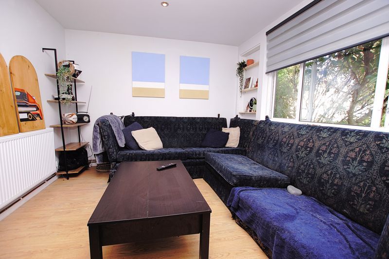 Property photo 3 of 13 Lounge