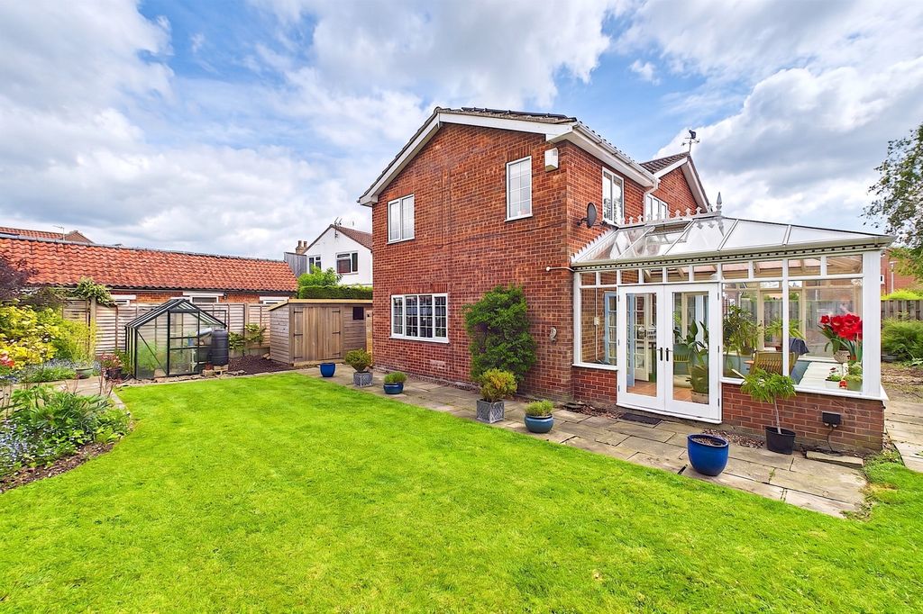 Property photo 2 of 17 Wold View - Rear1