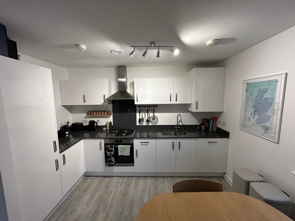 Property photo 1 of 6 Kitchen