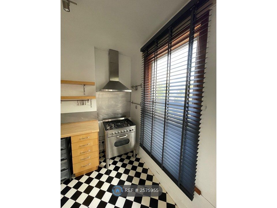 Property photo 3 of 13 Kitchen