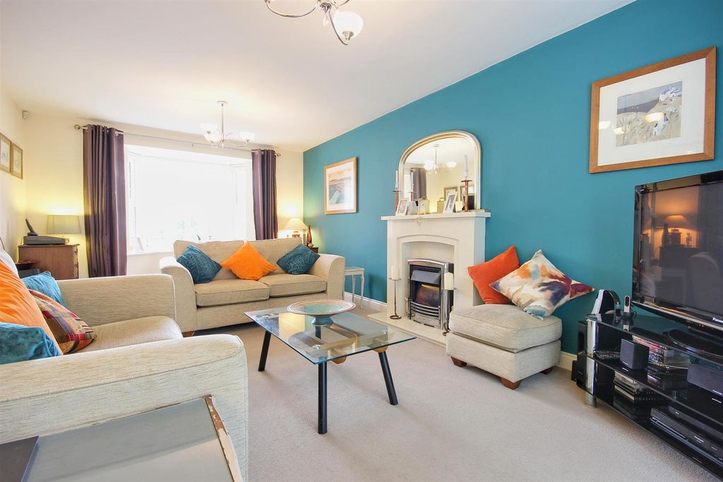 Property photo 2 of 42 Lounge