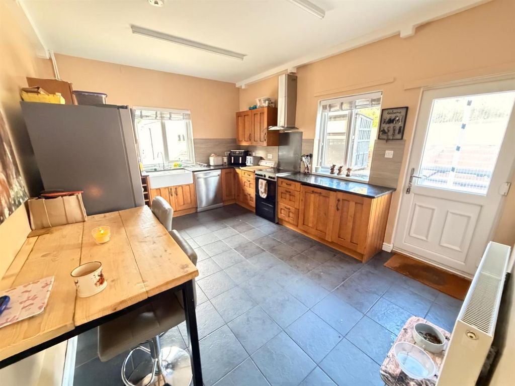 Property photo 2 of 10 82B38F2E-Bfa2-446A-B3Fa-A059597910Ac.Jpg