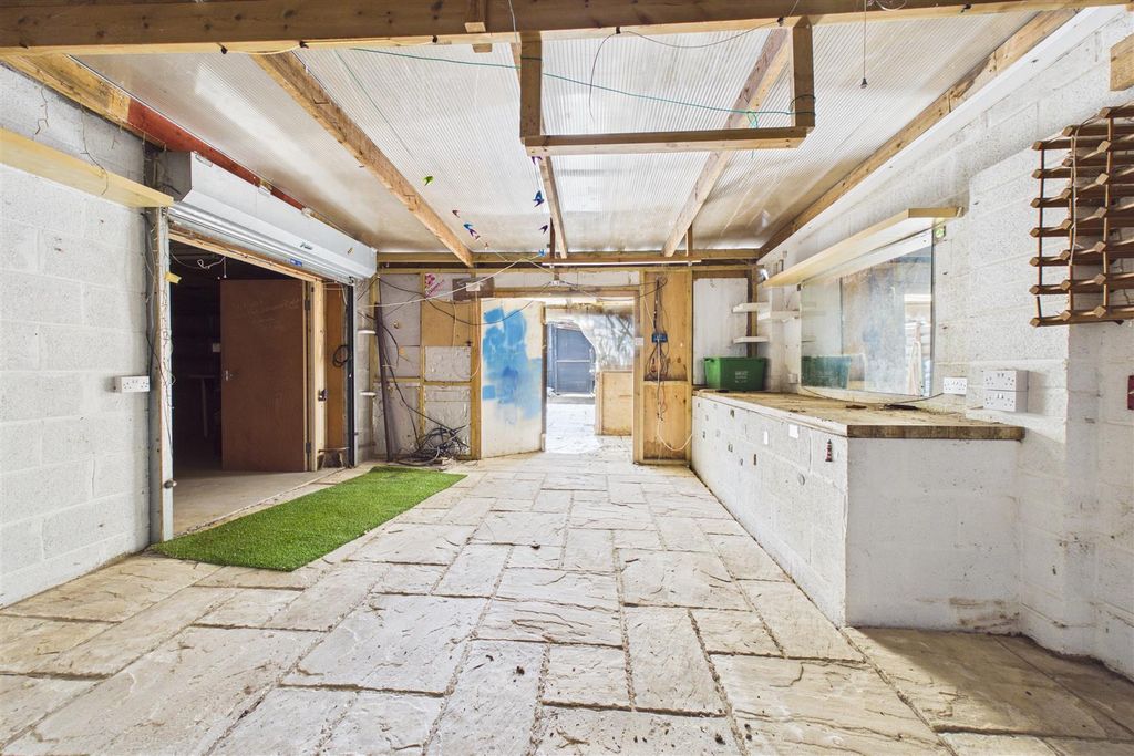 Property photo 1 of 21 Garage &amp; Workshop @ Blackthorn Road, Hartcliffe, B