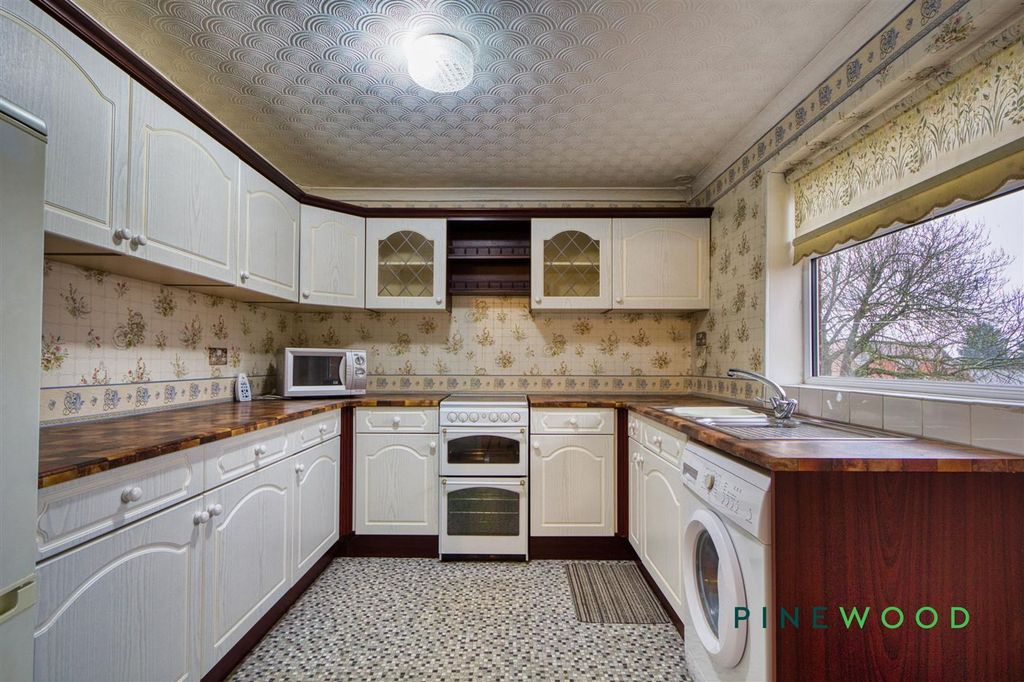 Property photo 2 of 21 Kitchen