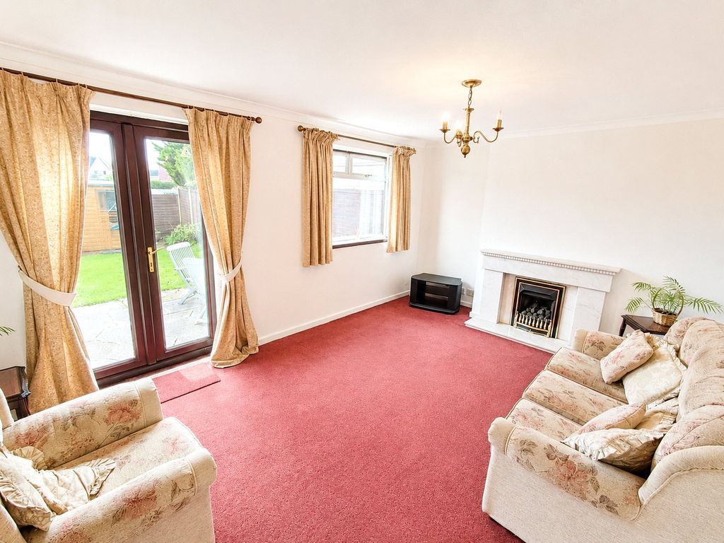 Property photo 3 of 13 Lounge