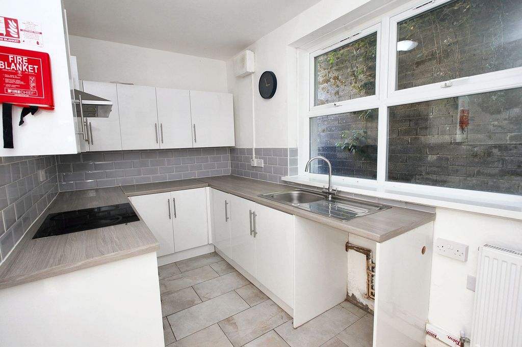 Property photo 2 of 16 Kitchen