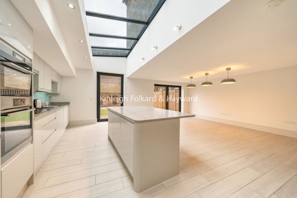 Property photo 2 of 19 49d4501d-9345-4F83-A