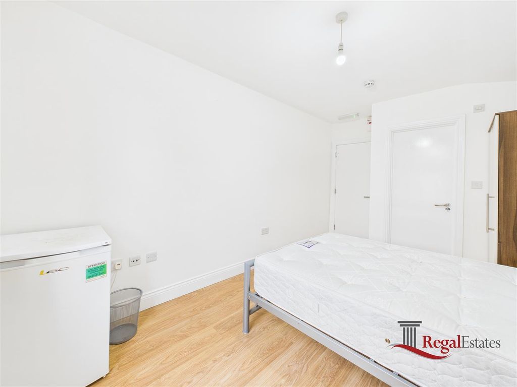 Property photo 2 of 7 Cam02489G0-Pr0236-Still002.Jpg