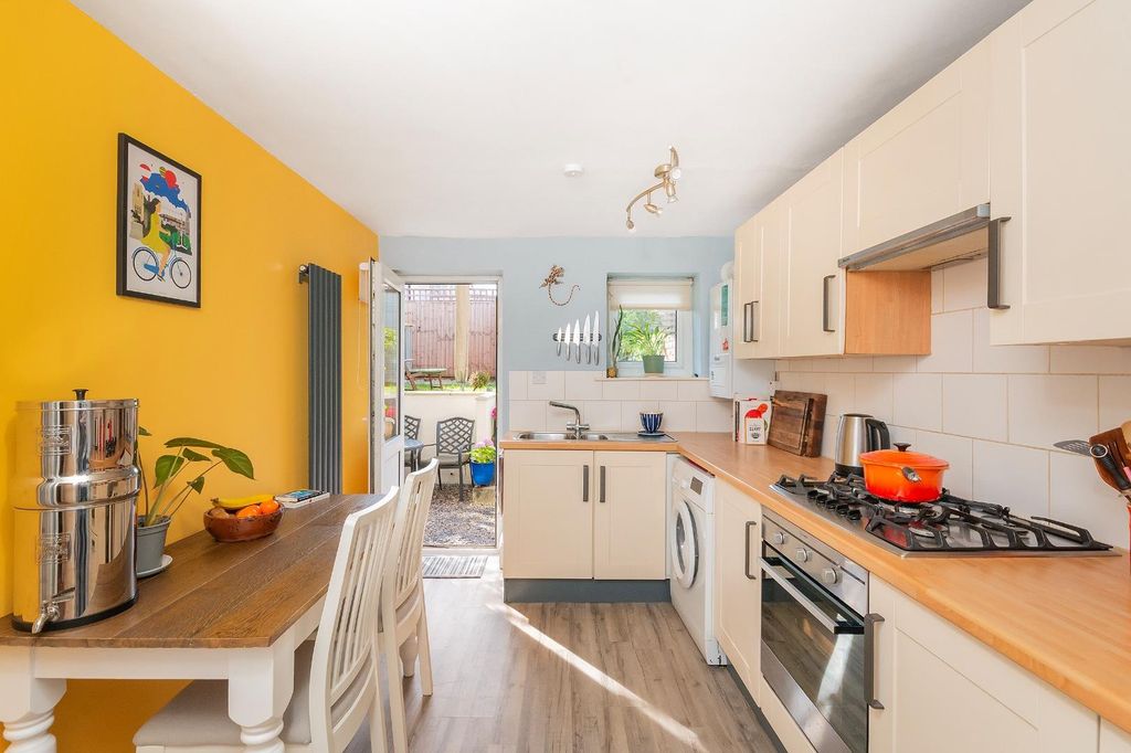 Property photo 3 of 24 G3F9F2Rev - Kitchen Diner E.Jpg