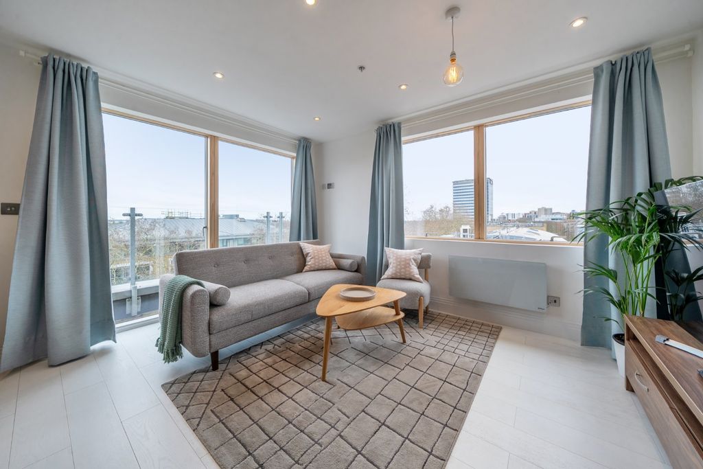 Property photo 3 of 11 Picture No. 25