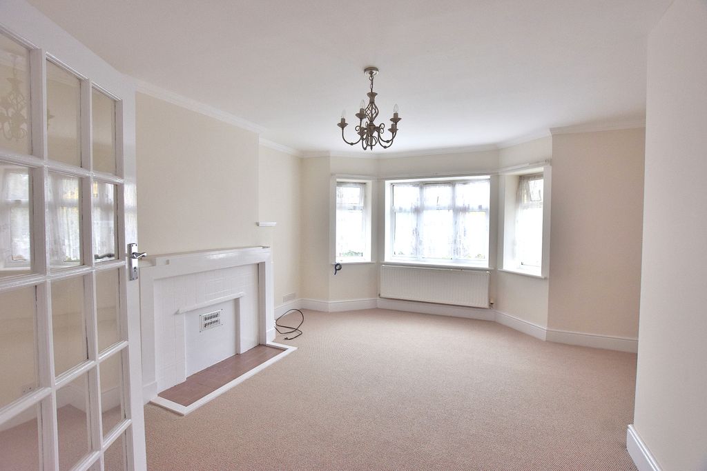 Property photo 2 of 10 Living Room