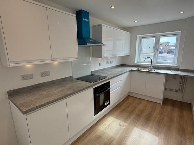 Property photo 3 of 12 Plot 371 Kitchen 1.Jpg