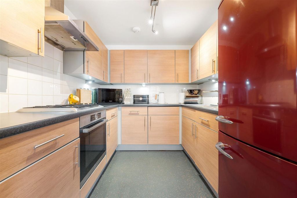 Property photo 3 of 10 Weighton Road-9.Jpg