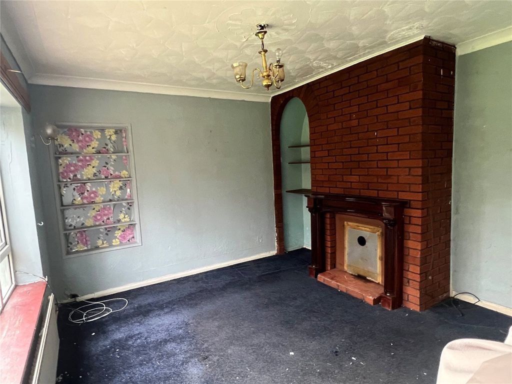 Property photo 3 of 11 Living Room