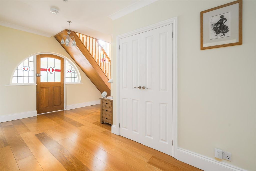 Property photo 3 of 28 96 Knowle Wood Road_32.Jpg
