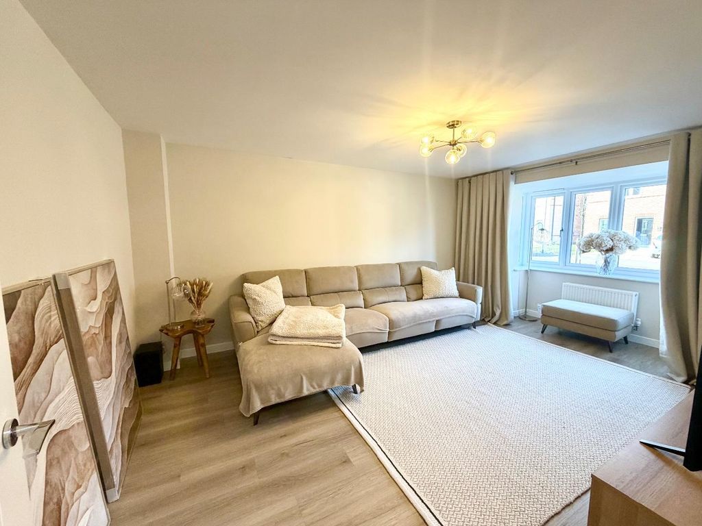 Property photo 2 of 19 Lounge