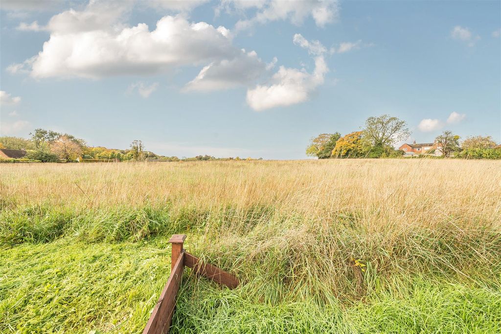 Property photo 2 of 24 1371997-22-68F7579669Db8.Jpg