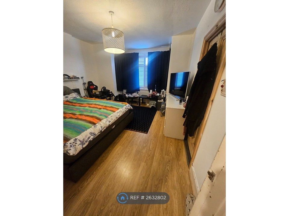 Property photo 1 of 14 Double Bedroom