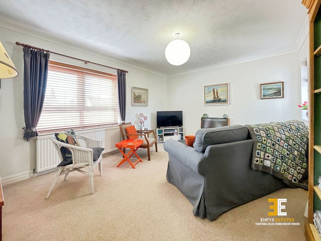 Property photo 2 of 22