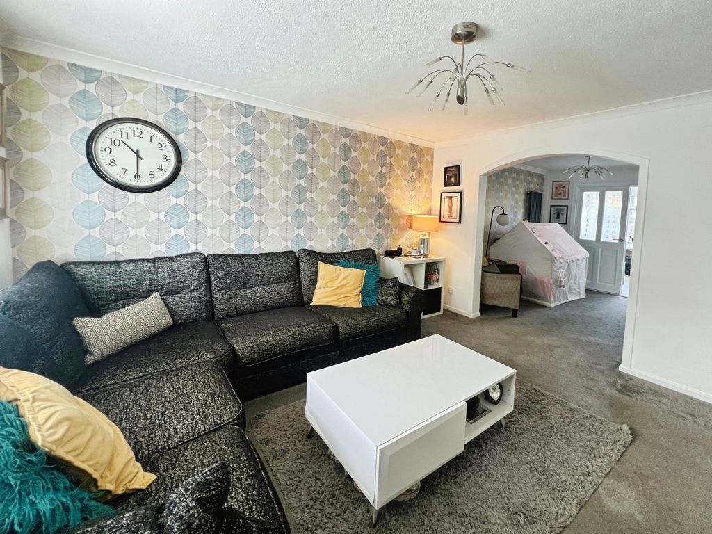 Property photo 2 of 17 Lounge