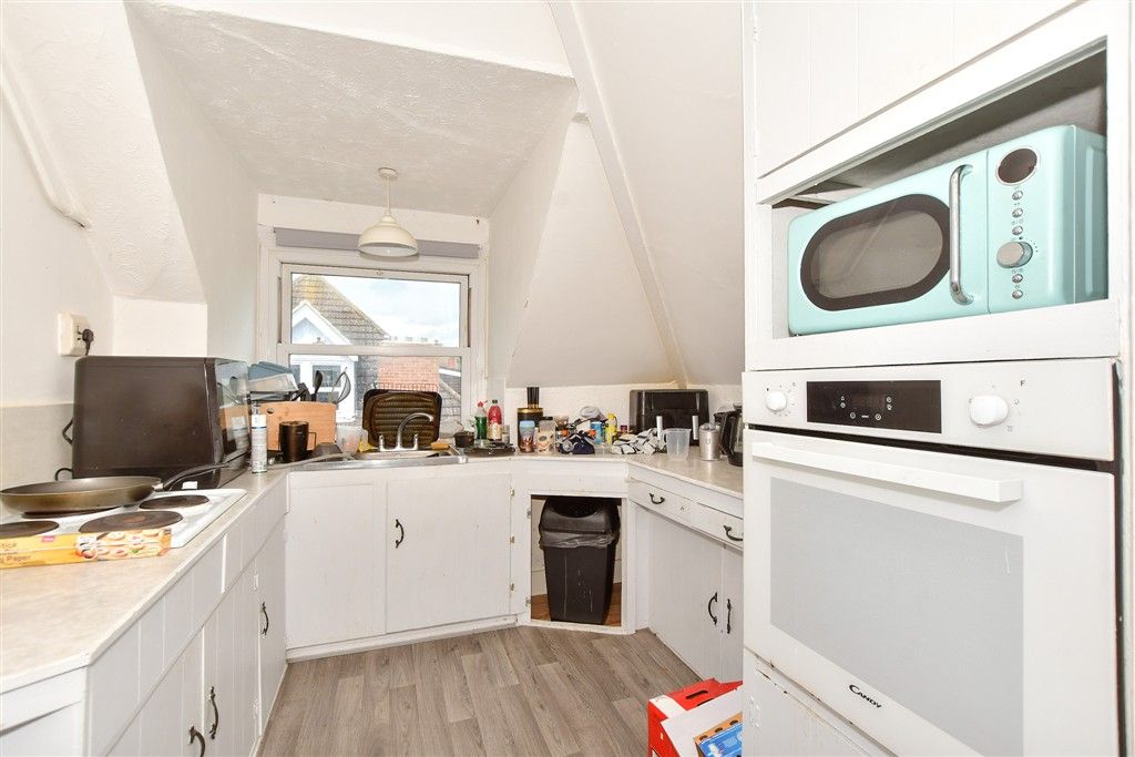 Property photo 2 of 11 Kitchen