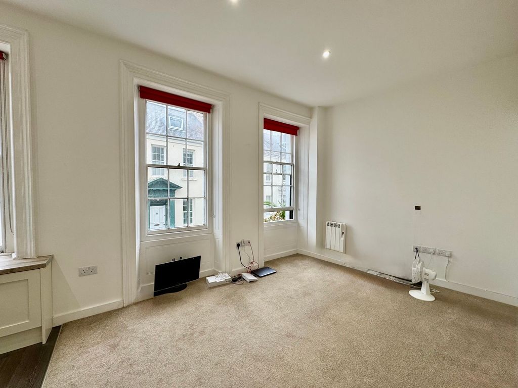 Property photo 3 of 6