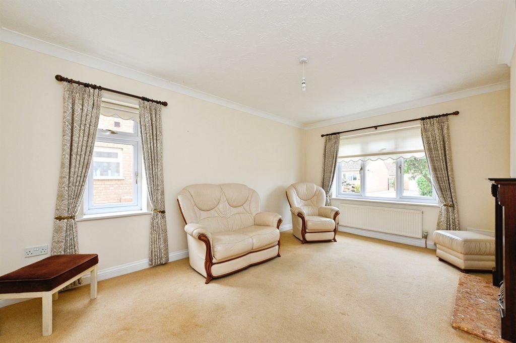 Property photo 2 of 17