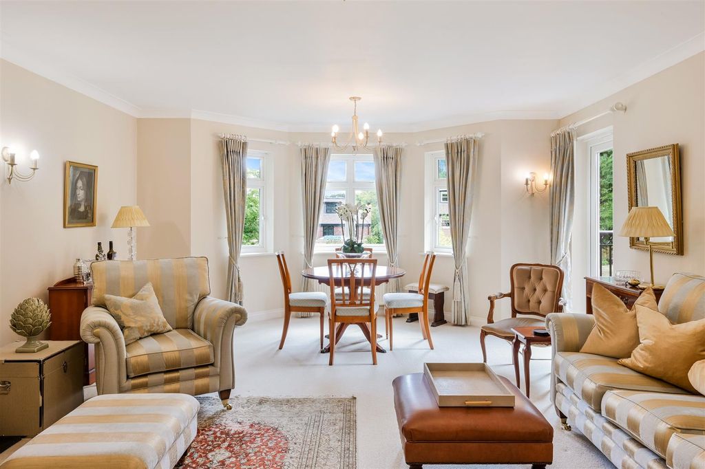 Property photo 3 of 15 Long Orchards, Flat 6 (14).Jpg