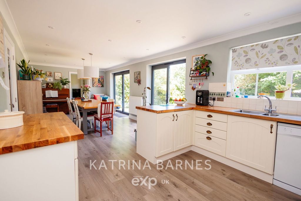 Property photo 3 of 31