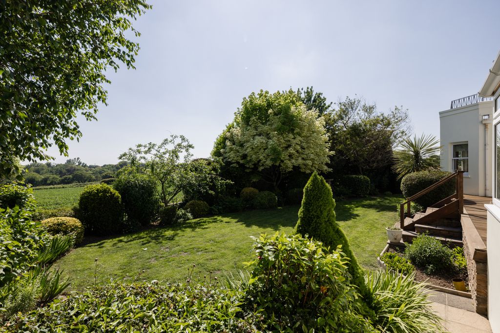 Property photo 2 of 20