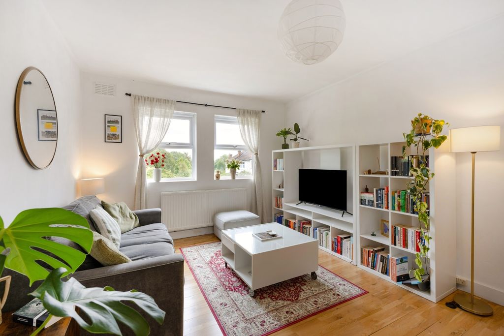 Property photo 2 of 12 95321_Flat-4-46-N...