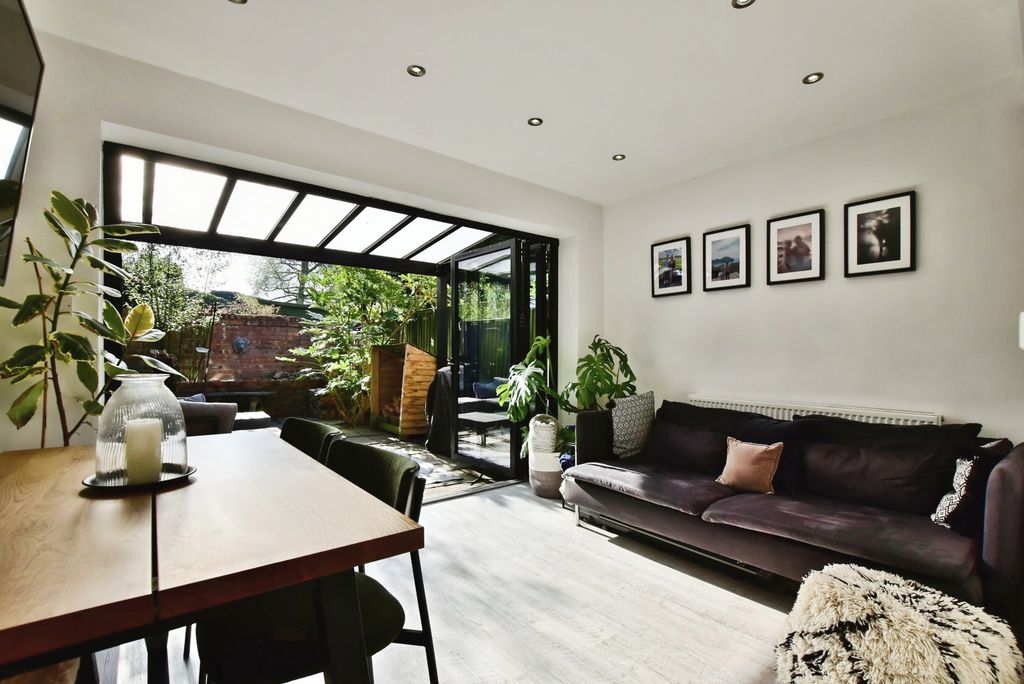 Property photo 1 of 17 Living Kitchen Diner