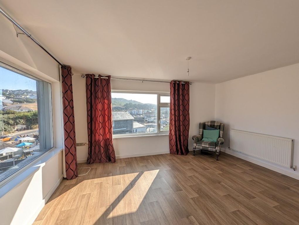 Property photo 3 of 18 7 Riverside Court Lounge