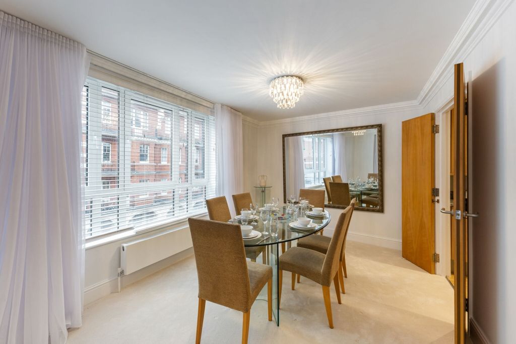 Property photo 3 of 11 Kitchen