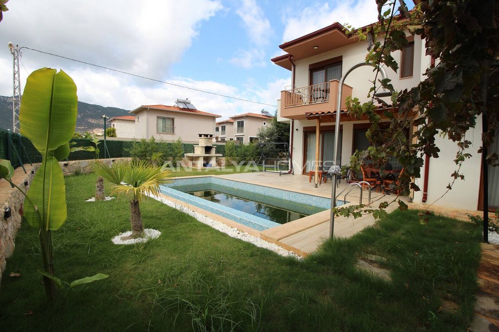 Property photo 2 of 25