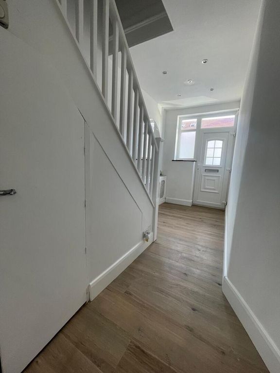 Property photo 2 of 16 Hallway