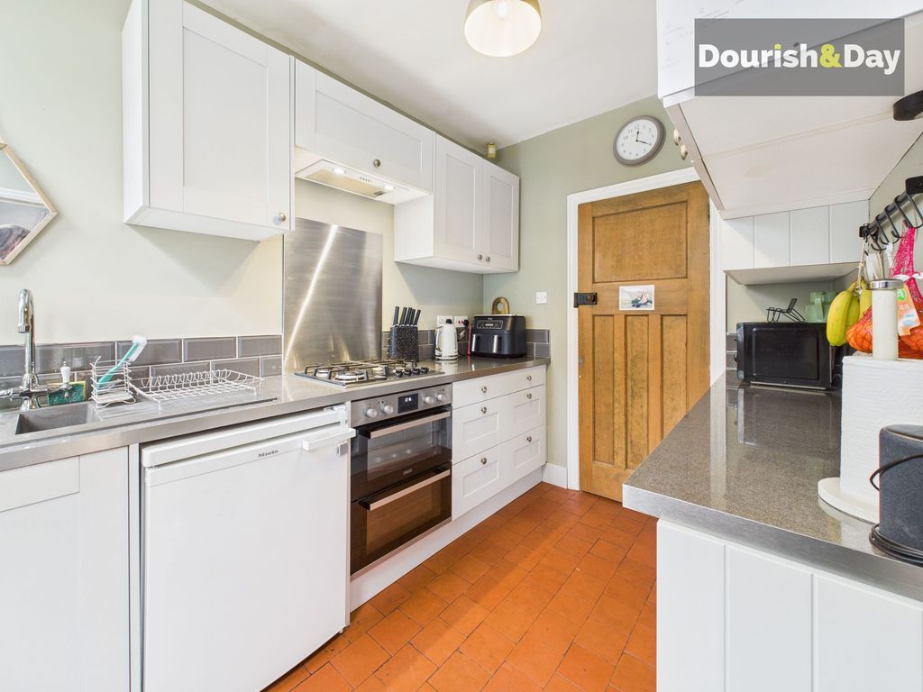 Property photo 3 of 19 Kitchen