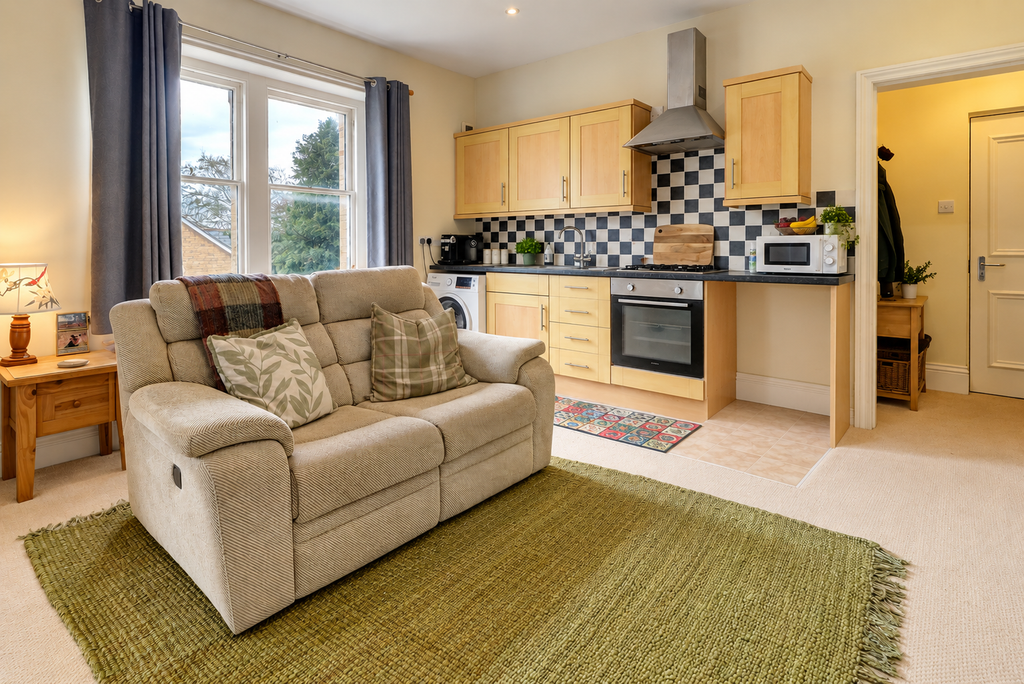 Property photo 2 of 14 Living:Kitchen Decl