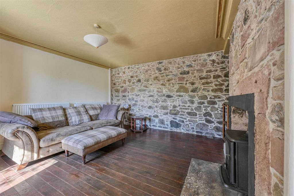Property photo 3 of 19 Lounge