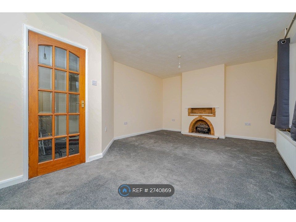 Property photo 2 of 15 Living Room