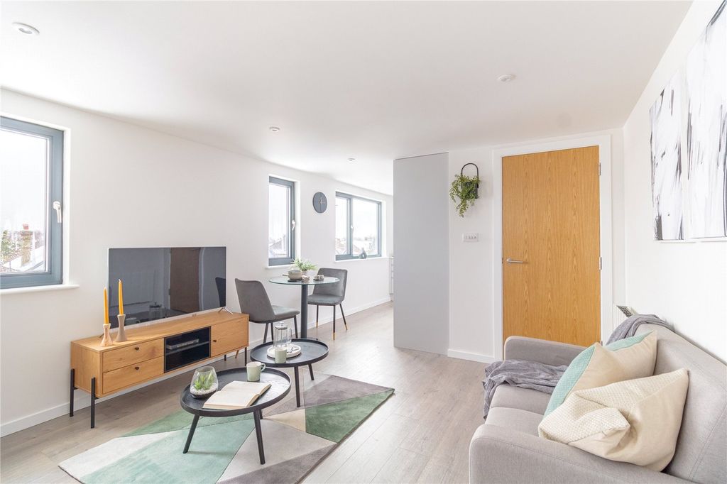 1 bed flat for sale Coldham's Common