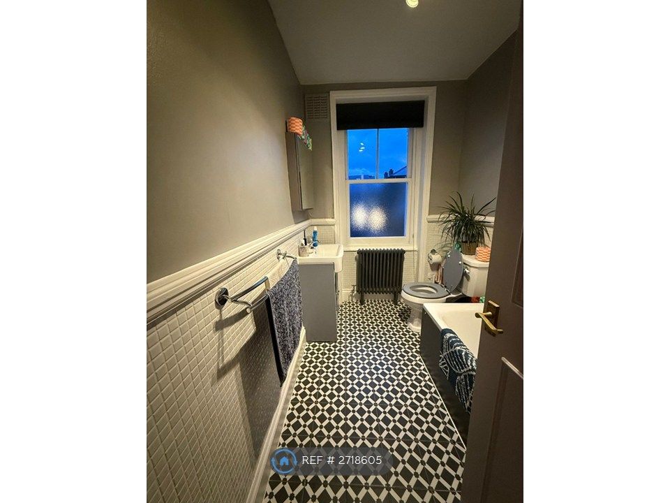 Property photo 3 of 7 Bathroom