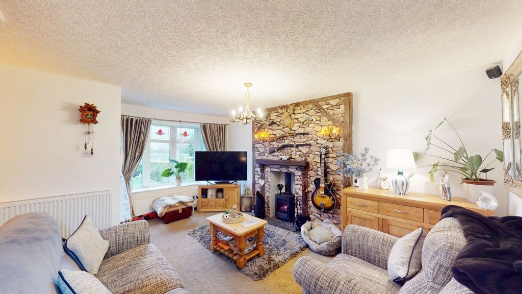 Property photo 2 of 17 Lounge