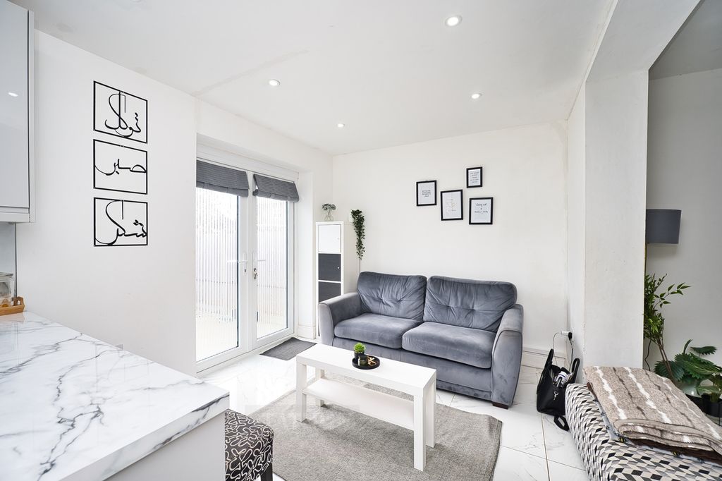 Property photo 3 of 23