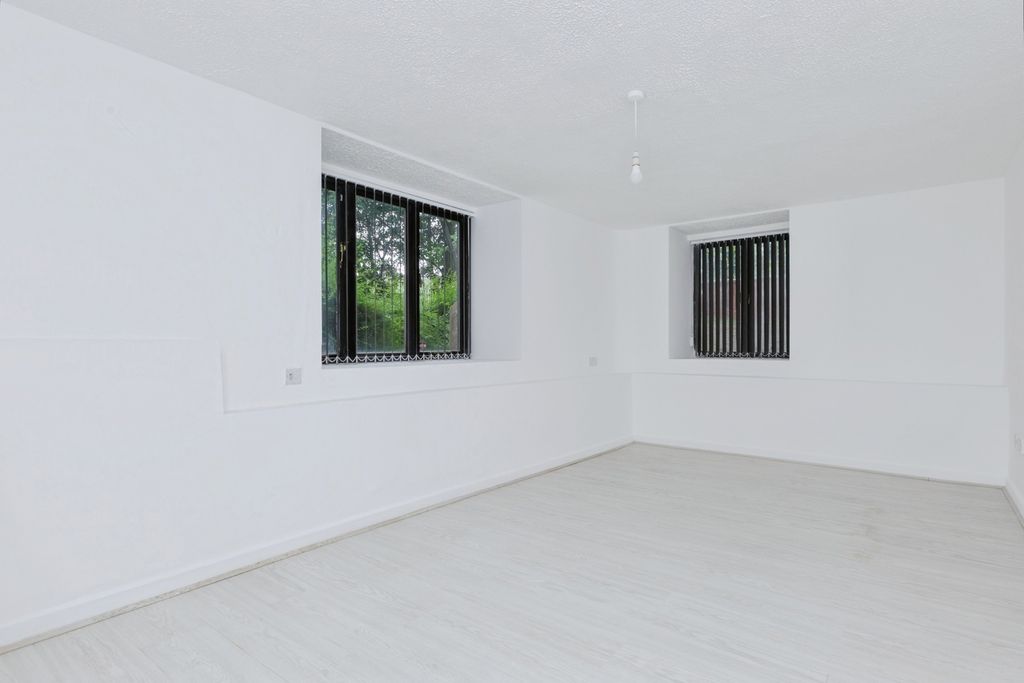 Property photo 2 of 17 Photo