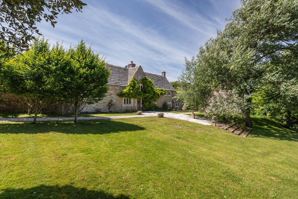 Property photo 1 of 19 South Barn